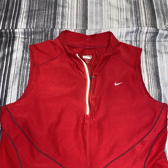 Nike athletic fit dry sleeveless top size small red 3M reflective hits - Picture 4 of 16